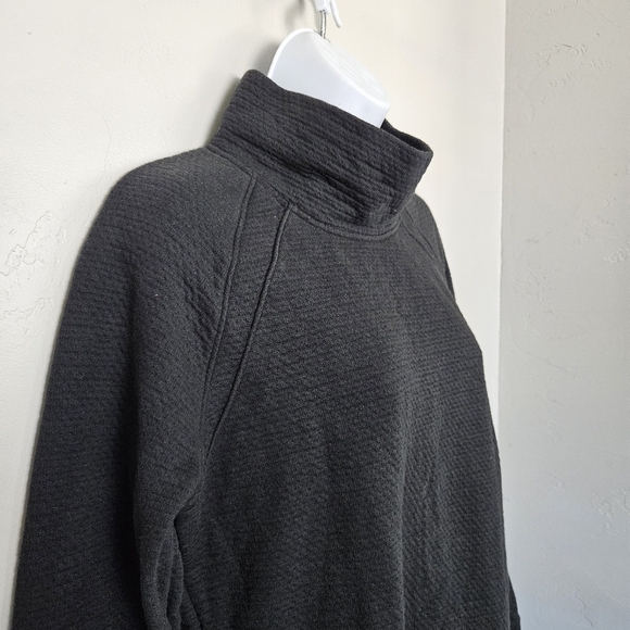 L.L. Bean Women's Small Reg Black Cowl Neck Pullover Sweatshirt Thumb Holes Top - Picture 2 of 5